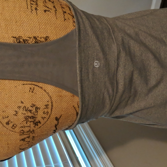 Lululemon tank size 8 - Picture 3 of 6